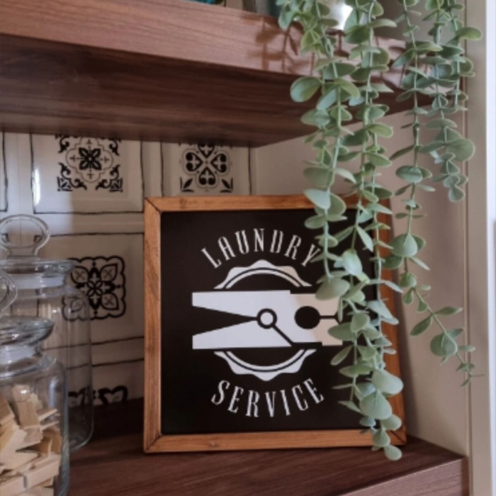 Biyomak® Banyo Laundry Service Siyah Zemin Ahşap Çerçeve
