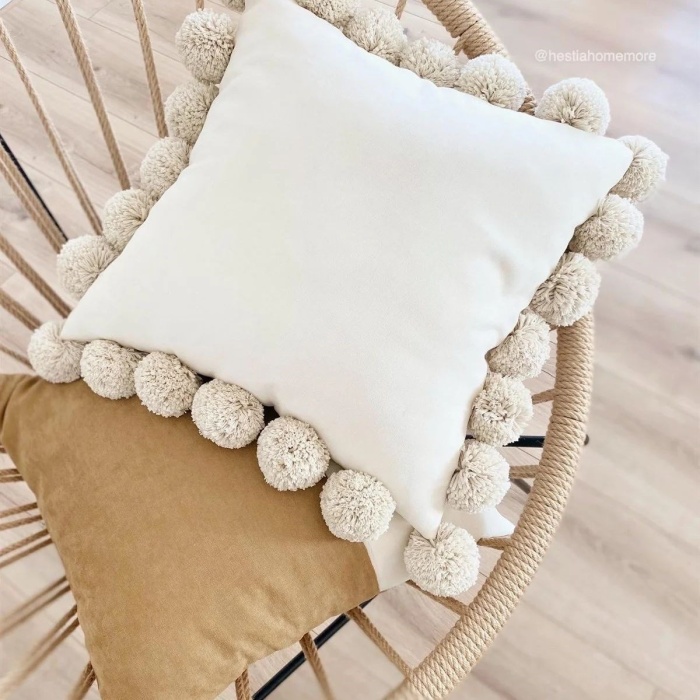 Biyomak® Ponponlu krem kırlent kılıfı 40 x 40