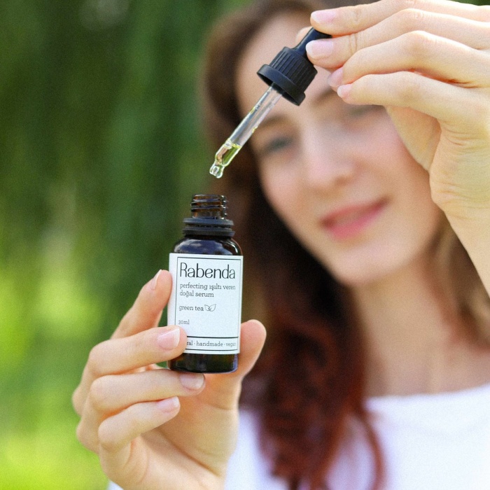 ® Perfecting Işıltı Veren Doğal Serum