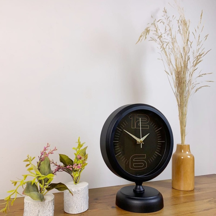 ® Yeni Ürün Siyah Metal Spor Masa Saati 25×20 cm