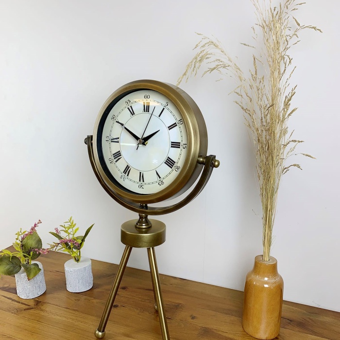 ® Yeni Ürün Eskitme Roma Rakamlı Tripod Üç Ayaklı Metal Masa Saati