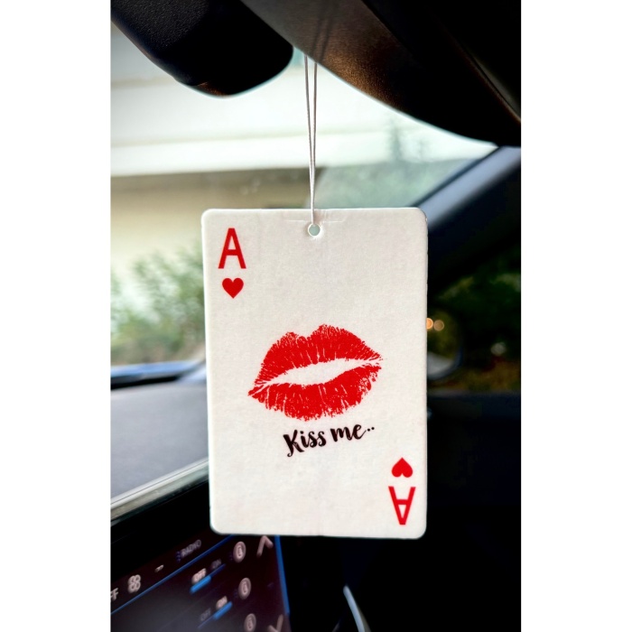 ÖPÜCÜK (KISS ME) KUPA AS Özel Tasarım Oto Kokusu  Ve Araç Aksesuarı