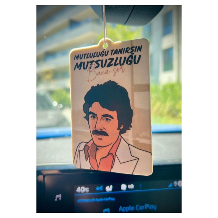 FERDİ TAYFUR MUTSUZLUĞU BANA SOR EFSANE SÖZLER TASARIMLI DEKORATİF ARAÇ KOKUSU VE OTO AKSESUARI