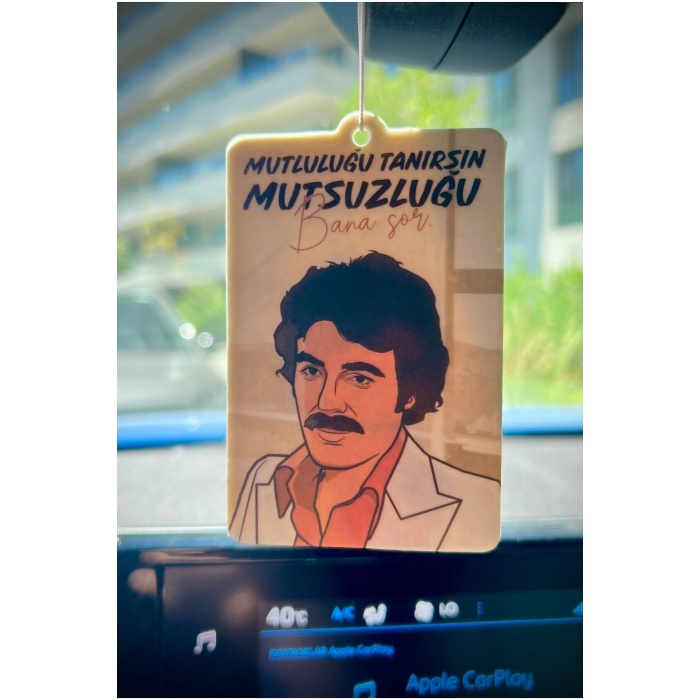 FERDİ TAYFUR MUTSUZLUĞU BANA SOR EFSANE SÖZLER TASARIMLI DEKORATİF ARAÇ KOKUSU VE OTO AKSESUARI