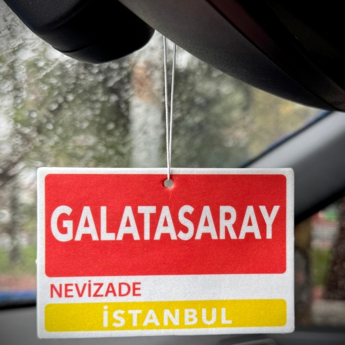 SARI KIRMIZI TABELA TASARIMLI ARAÇ KOKUSU VE OTO AKSESUARI