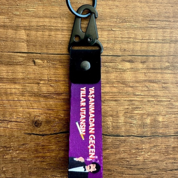 MÜSLÜM BABA YILLAR UTANSIN Tasarımlı Kumaş Otomobil Motorsiklet Anahtarlık