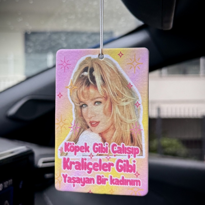 Köpekler Gibi Çalışıp Kraliçeler Gibi Yaşan Tasarımlı Havalı Araç Kokusu Ve Oto Aksesuarı