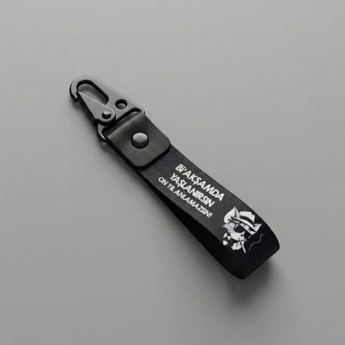 BİR AKŞAMDA YAŞLANIRSIN Tasarımlı Kumaş Otomobil Motorsiklet Anahtarlık