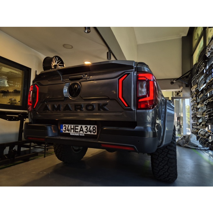 VW Amarok  2022+ Bagaj Kapağı Kaplama Işıklı