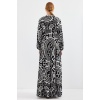 Kadın Desenli Siyah Beyaz Viskon Tesettür Elbise 2423