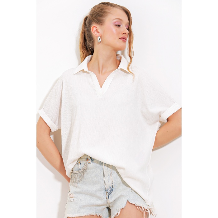 Kadın Beyaz Oversize Polo Yaka Örme Bluz 0486