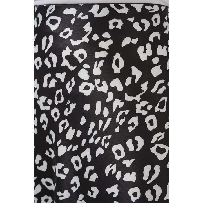 Kadın Siyah Beyaz Desenli Saten Etek 15806