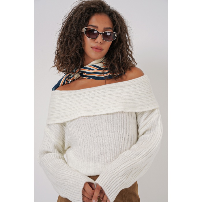 15908 Kadın Açık Omuz Oversize Triko Kazak - Beyaz