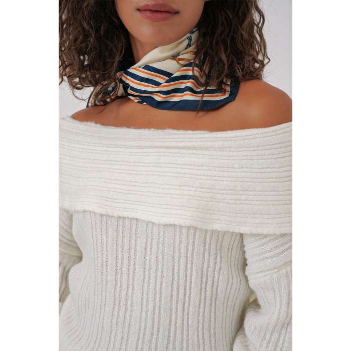 15908 Kadın Açık Omuz Oversize Triko Kazak - Beyaz