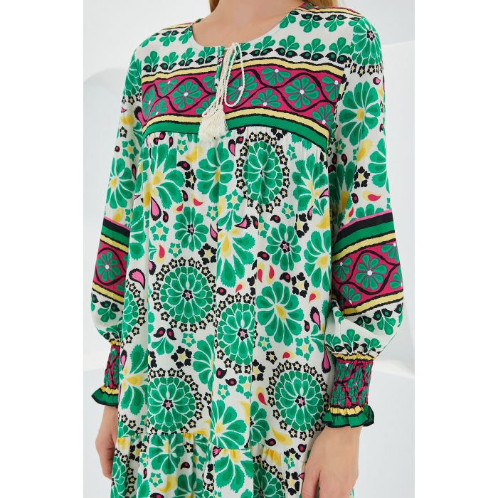 Kadın Yeşil Kırmızı Desenli Uzun Viskon Elbise 1947