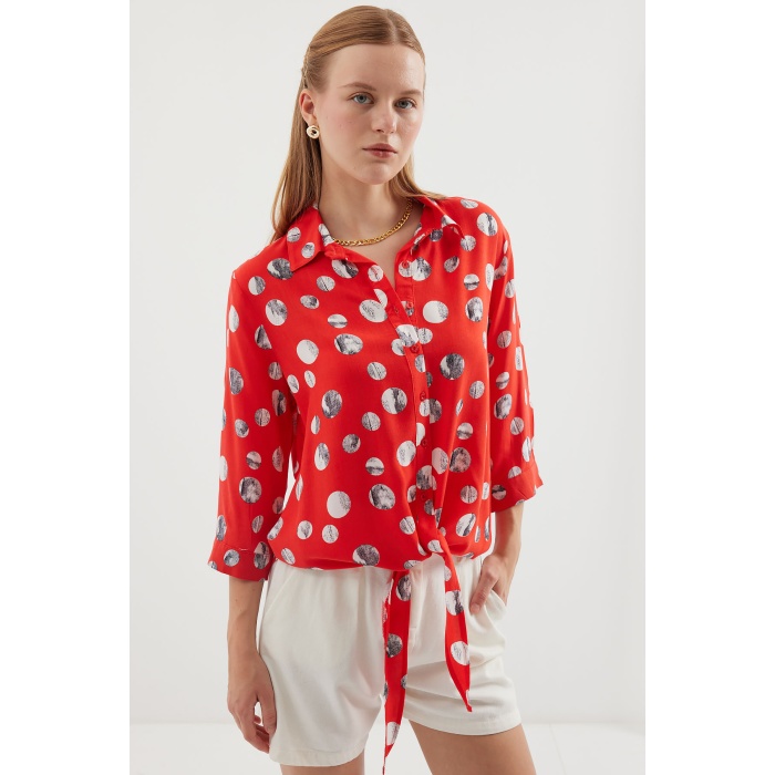 20243 Önü Bağlamalı Desenli Gömlek - Kırmızı