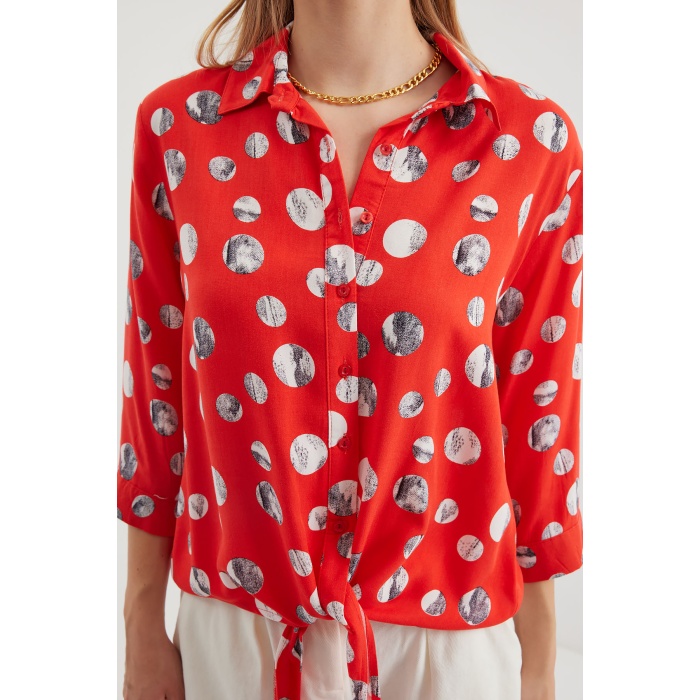 20243 Önü Bağlamalı Desenli Gömlek - Kırmızı