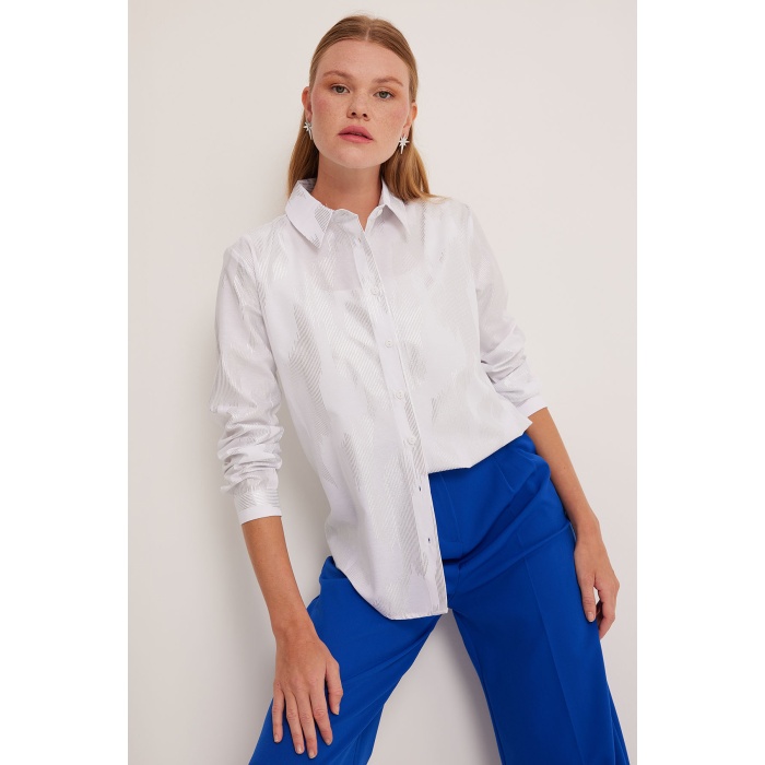 Kadın Beyaz Gümüş Varak Desenli Gömlek 20253