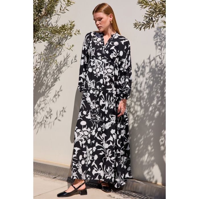 Kadın Siyah Beyaz Viskon Tesettür Elbise 2423