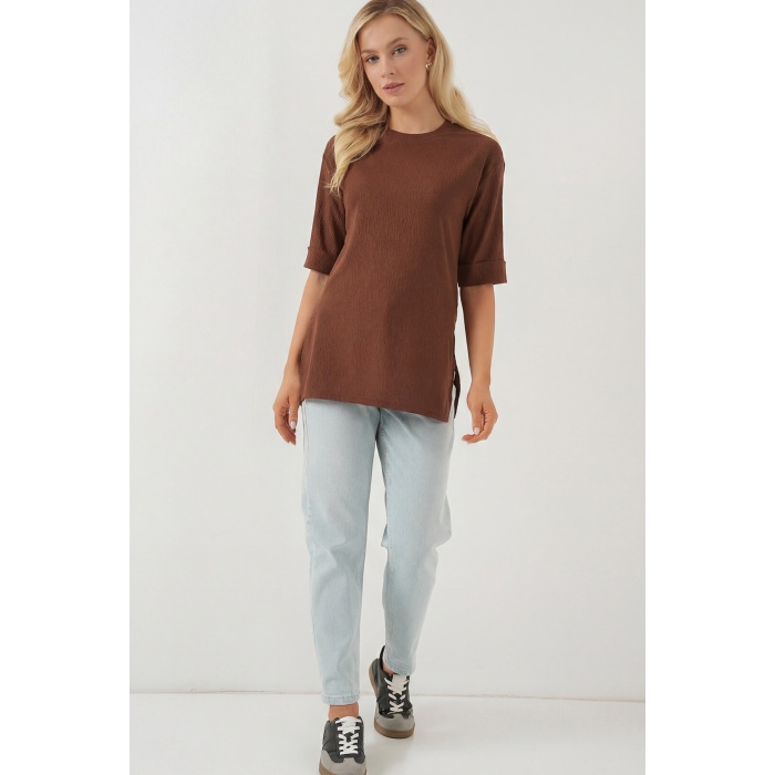 4332 Yanı Yırtmaçlı Örme Tişört - Kahverengi