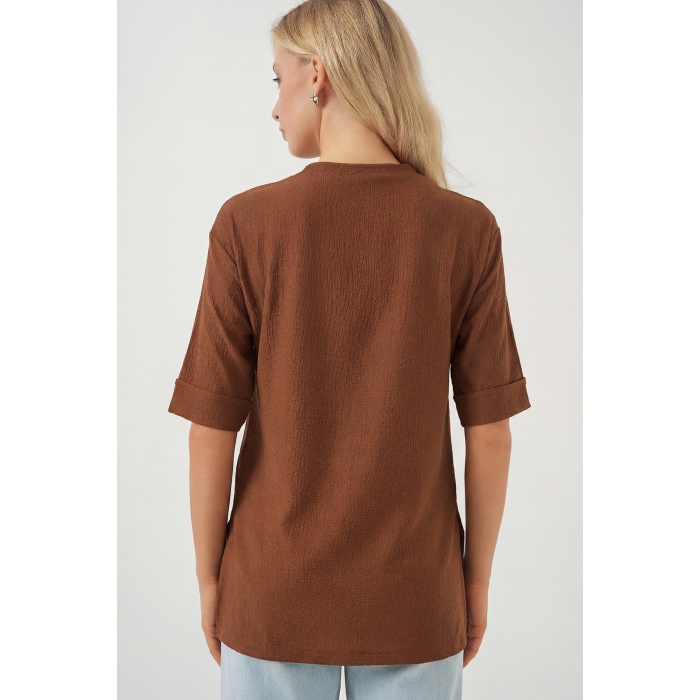 4332 Yanı Yırtmaçlı Örme Tişört - Kahverengi