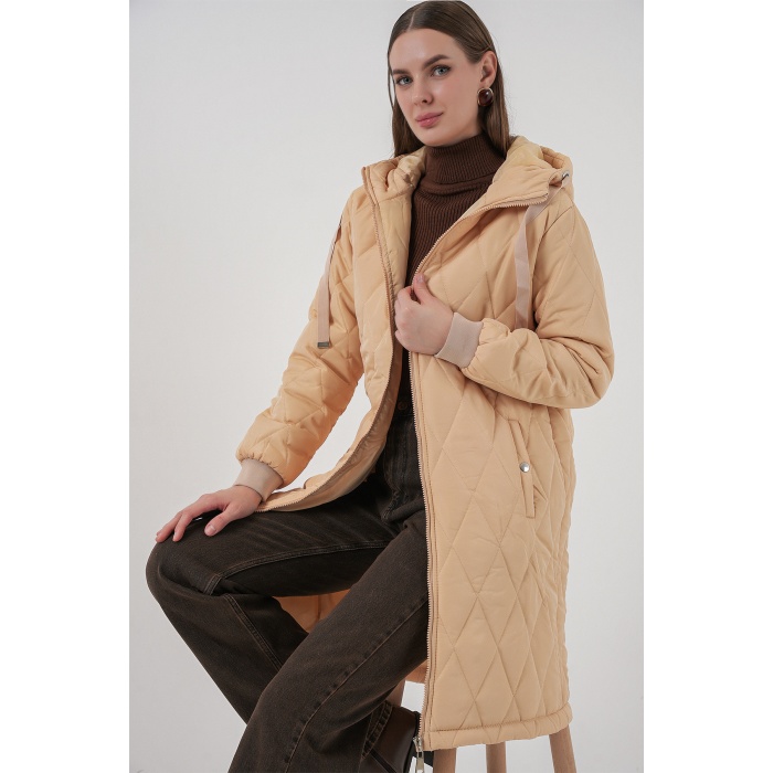 5138 Kapitone Uzun Şişme Mont - Bej