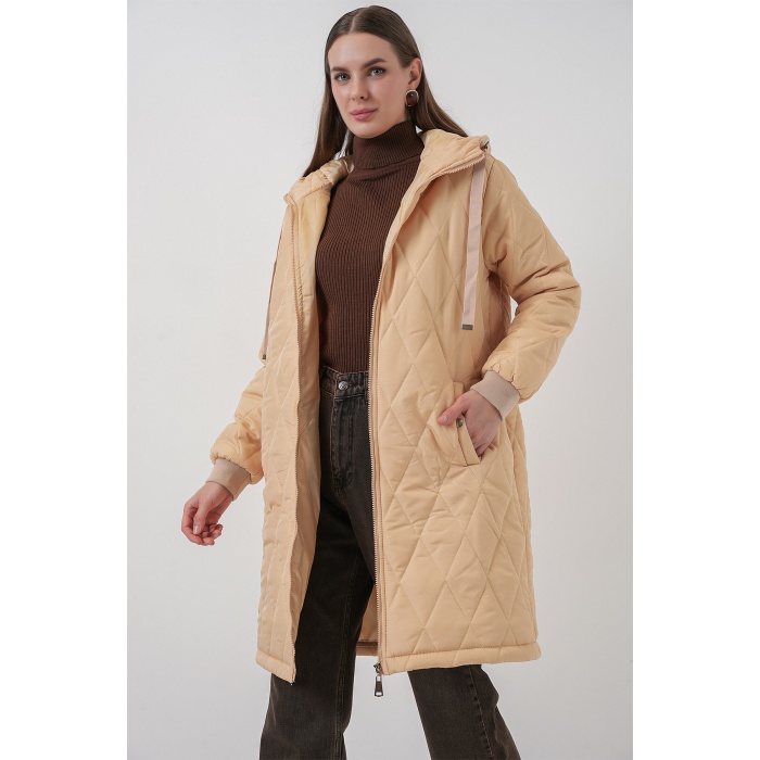 5138 Kapitone Uzun Şişme Mont - Bej