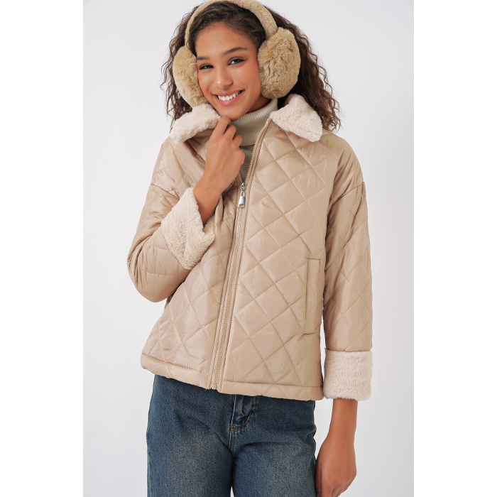 5202 Peluş Detaylı Kapitone Mont - Bej