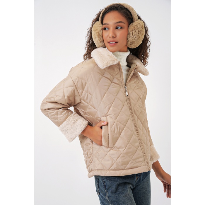 5202 Peluş Detaylı Kapitone Mont - Bej