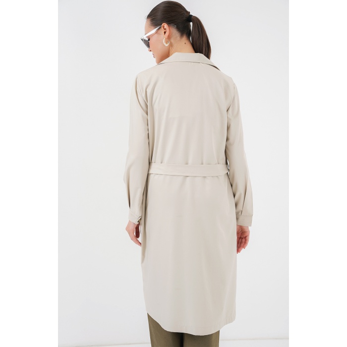 5853 Kruvaze Yaka Arkası Baskılı Trençkot - A.Bej