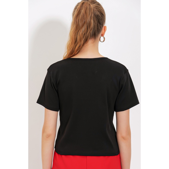 Kadın Siyah Düğme Detaylı Kısa Kol Tişört 903