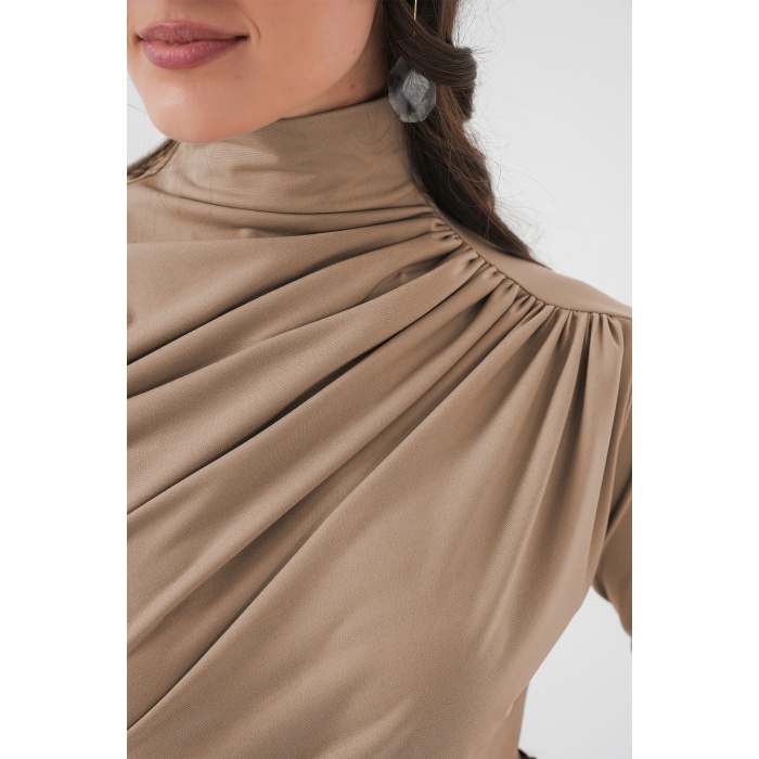 925 Büzgü Detaylı Sandy Bluz - Bej