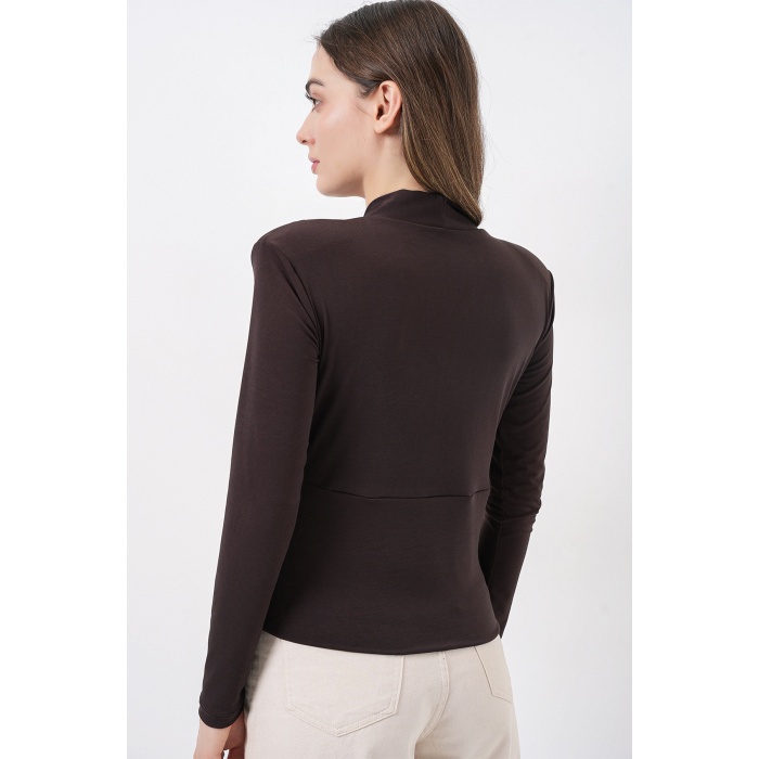 Kadın Omuz Vatkalı Kruvaze Yaka Bluz 942 - Kahverengi