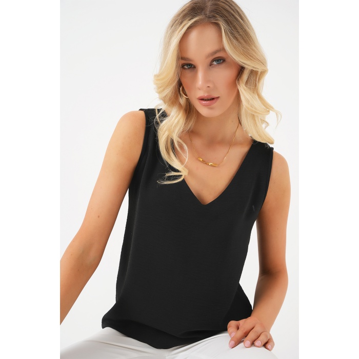 V Yaka Sıfır Kol Bluz 950 - Siyah