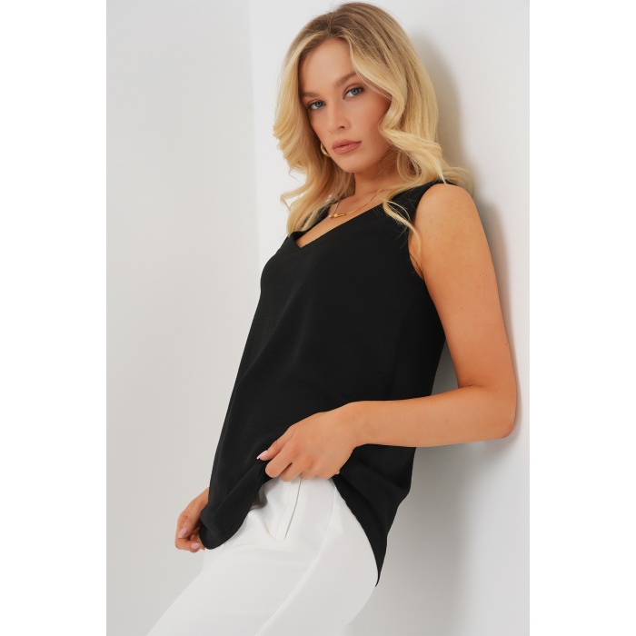 V Yaka Sıfır Kol Bluz 950 - Siyah