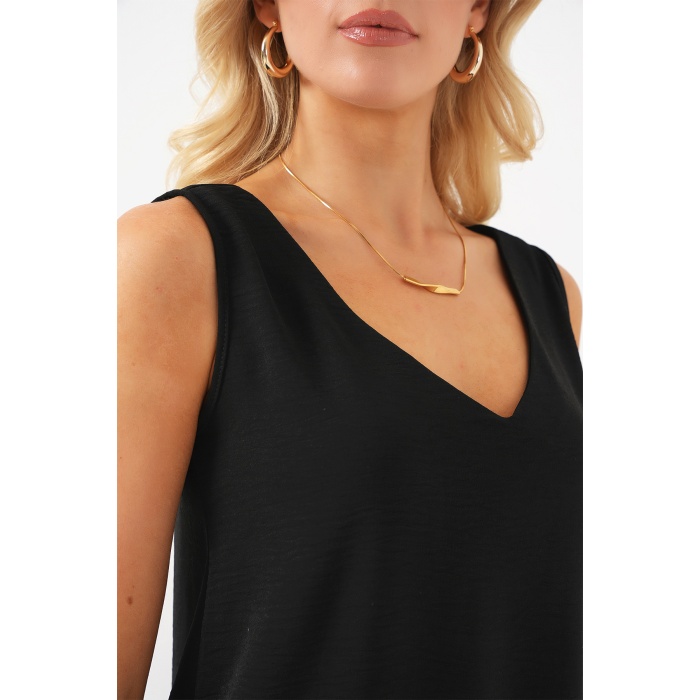 V Yaka Sıfır Kol Bluz 950 - Siyah