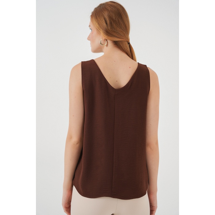 V Yaka Sıfır Kol Bluz 950 - Kahverengi
