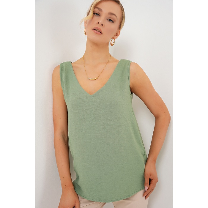 V Yaka Sıfır Kol Bluz 950 - Çağla