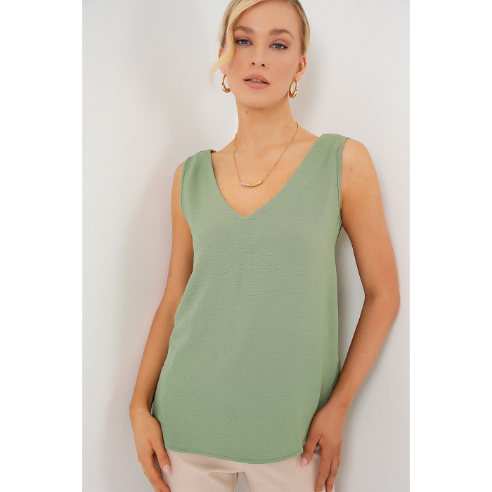 V Yaka Sıfır Kol Bluz 950 - Çağla