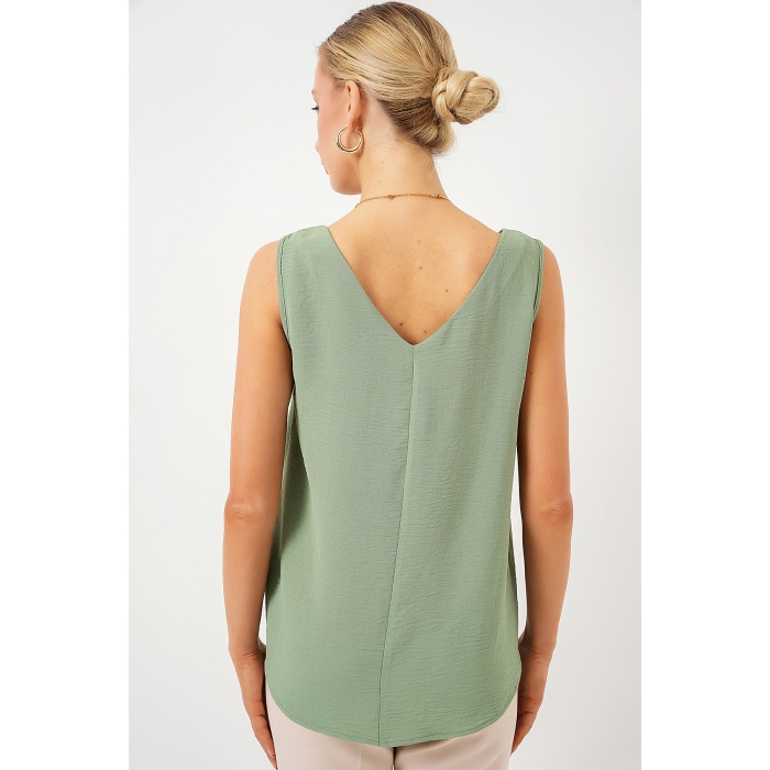 V Yaka Sıfır Kol Bluz 950 - Çağla