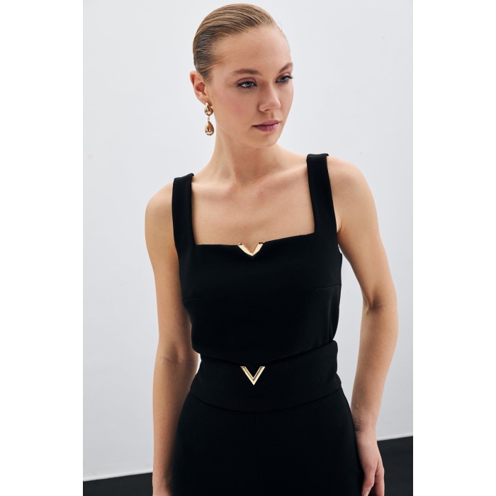 Yaka Gold Aksesuarlı Bluz - Siyah
