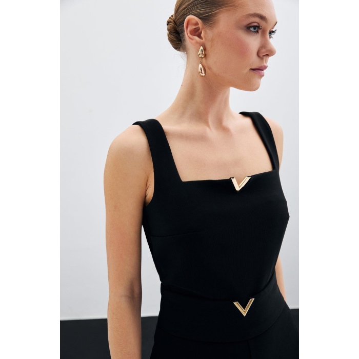 Yaka Gold Aksesuarlı Bluz - Siyah