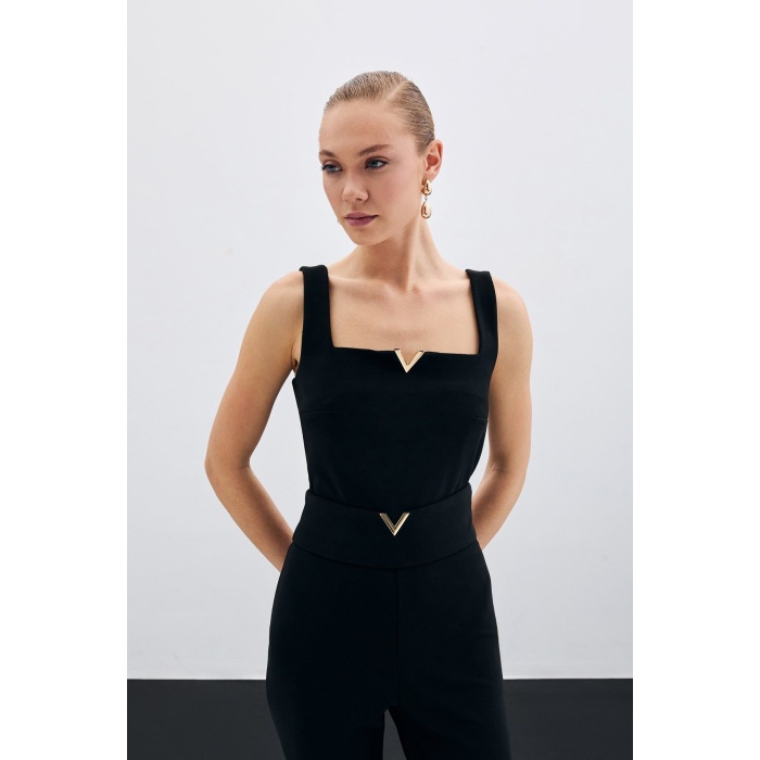 Yaka Gold Aksesuarlı Bluz - Siyah