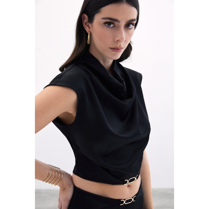 Toka Detaylı Degaje Bluz - Siyah