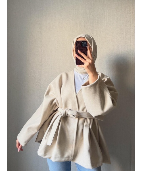 Belden Oturtmalı Krem Ceket