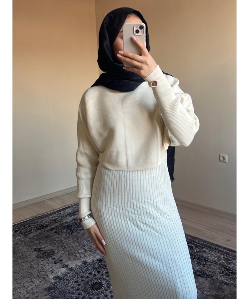 Dar Kesim Triko Takım Elbise Krem