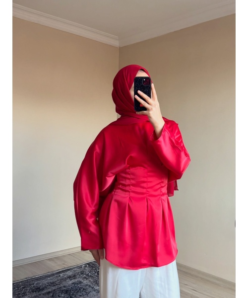 Pileli Üst kırmızı Saten