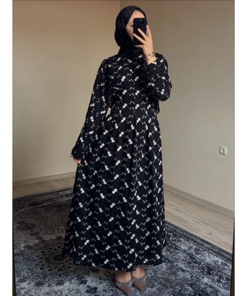 Belden Oturtmalı Nakışlı Siyah Elbise