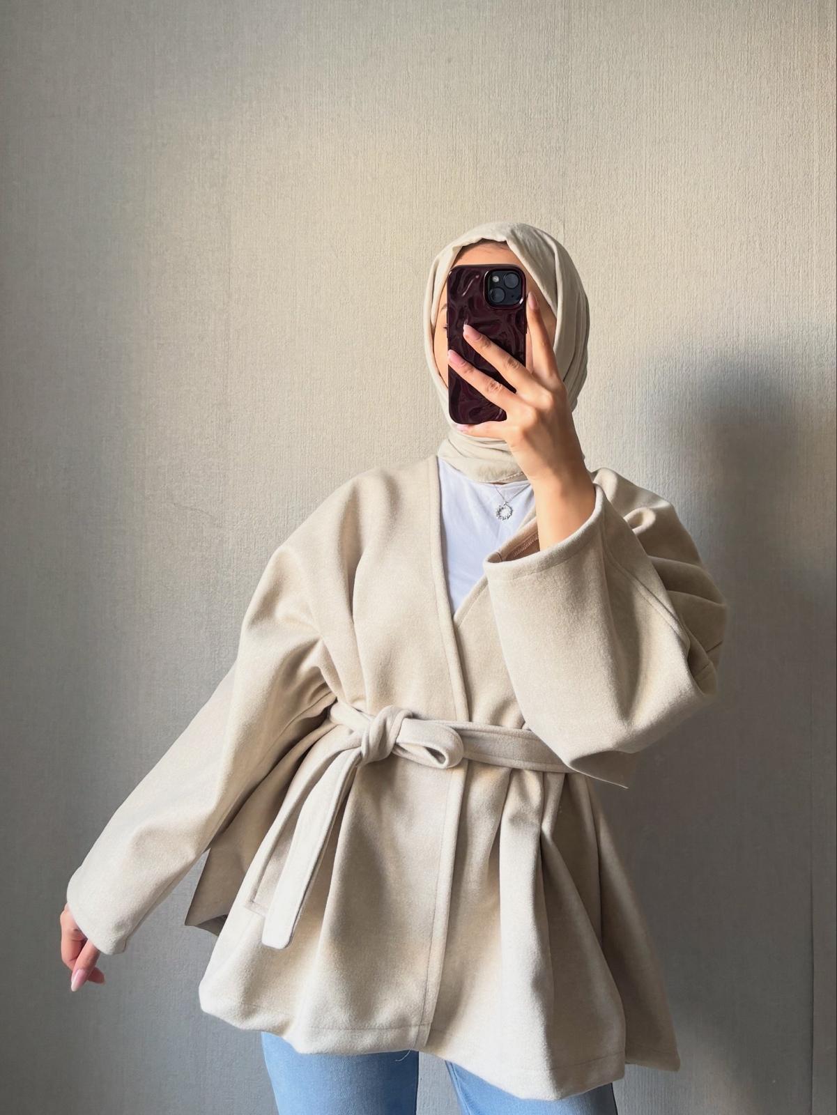 Belden Oturtmalı Krem Ceket