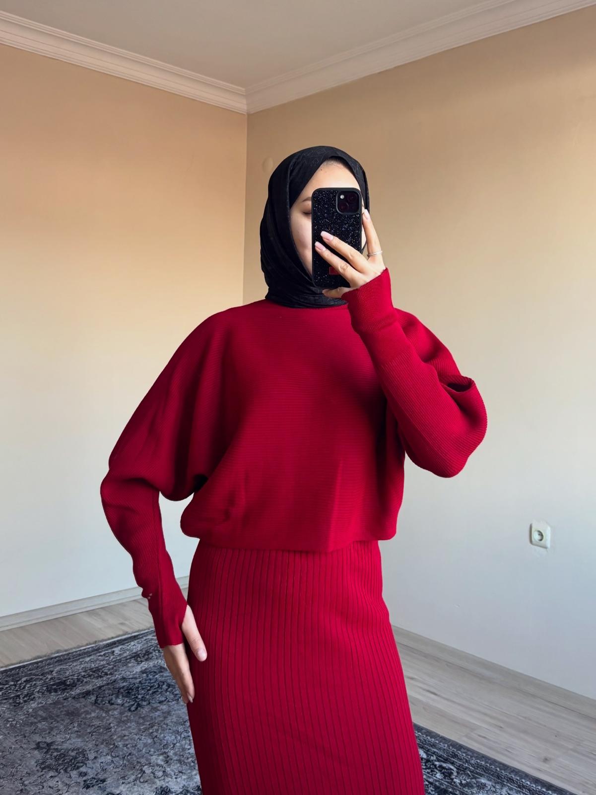 Dar Kesim Triko Takım Elbise Kırmızı